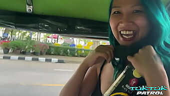 Seorang Wanita Thailand Yang Terangsang Secara Seksual Menikmati Pertemuan Panas Dengan Pria Yang Berpenis Besar Yang Baru Saja Ditemuinya