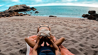 Europäischer Urlaub Wird Zu Heißem Strand-Rummel Mit Geiler Freundin