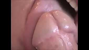 Placer oral íntimo en exhibición