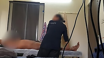 Sinnliche Massage Führt Zu Heißem Küssen Und Mehr In Versteckter Kameraaufnahme