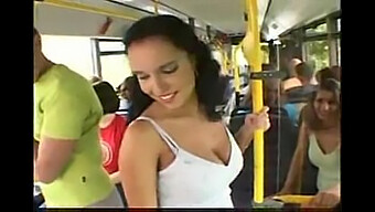 Intime Begegnung mit einer vollbusigen MILF im Bus