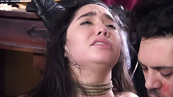 مساعدة طيبة في Bdsm والجنس