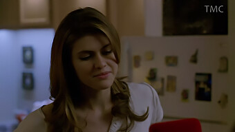 Amerikanische Schauspielerin Alexandra Daddario In Einer Serie Über Einen Wahren Detektiv