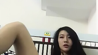 Julian的亚洲美女在热门视频中