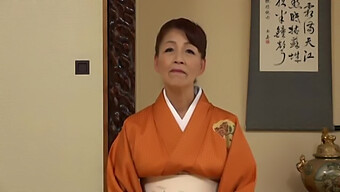 Japanische Milf Lässt Sich Von Hinten Die Muschi Lecken Und Ficken