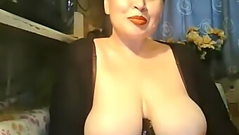 Mature With Big Natural Tits On Webcam