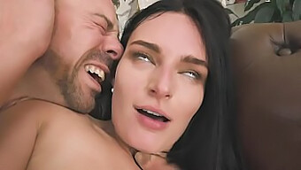 Erik Everhard Satisfaz O Tédio De Leanne Lace Com Sexo Oral E Vaginal