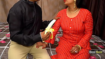 Amateur Indian Couple'S Intimate Moment With Banana