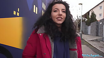 Adolescentul Pierde Foarfeca De Hârtie Și Este Futut De Un Agent Public În Pov