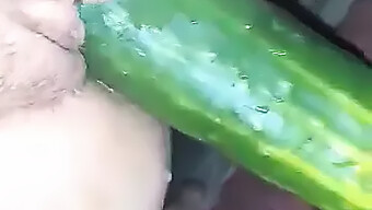 Lésbica Amadora Adora Orgasmo Esguichando Com Pepino