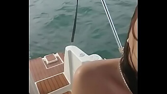 Séance De Sexe En Bateau Chaud